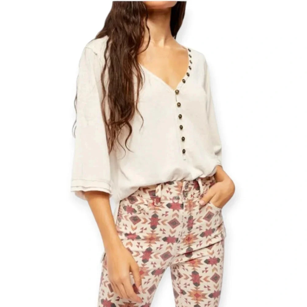Free People We The Free Morgan Henley Short Sleeve in Prosecco Beige Medium